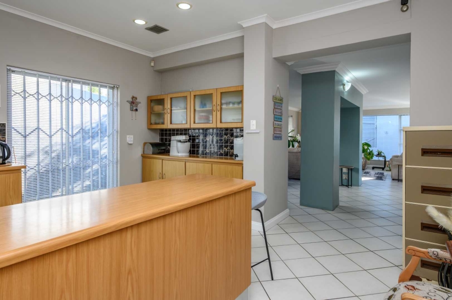 6 Bedroom Property for Sale in Lorraine Eastern Cape